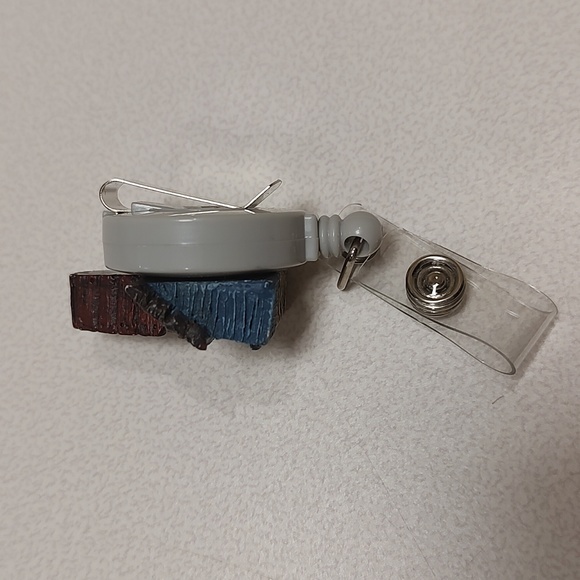 Bird house badge reel - Picture 4 of 4